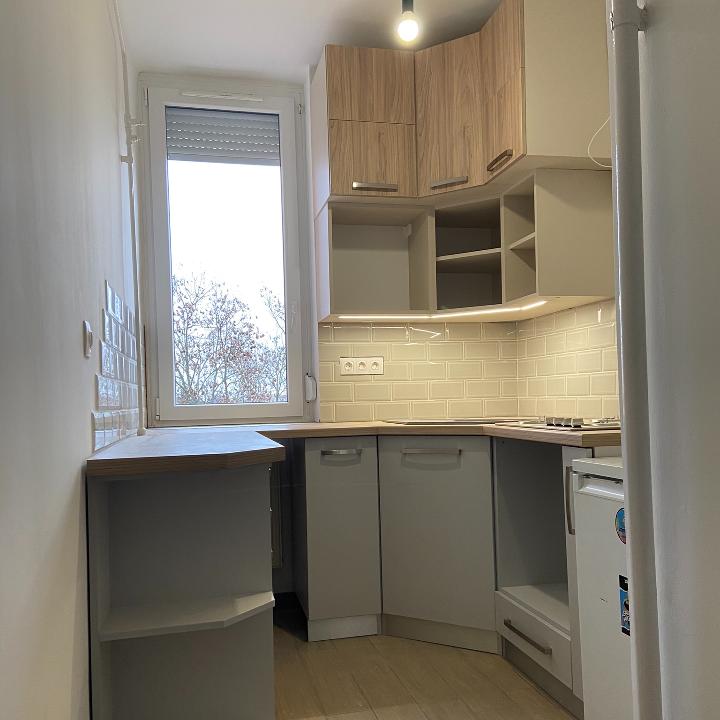 Kis u alak� konyhab�tor